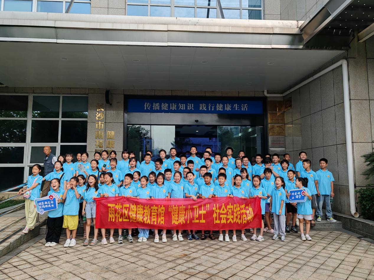 “小候鸟”探秘雨花健康教育馆：在互动中解锁健康密码