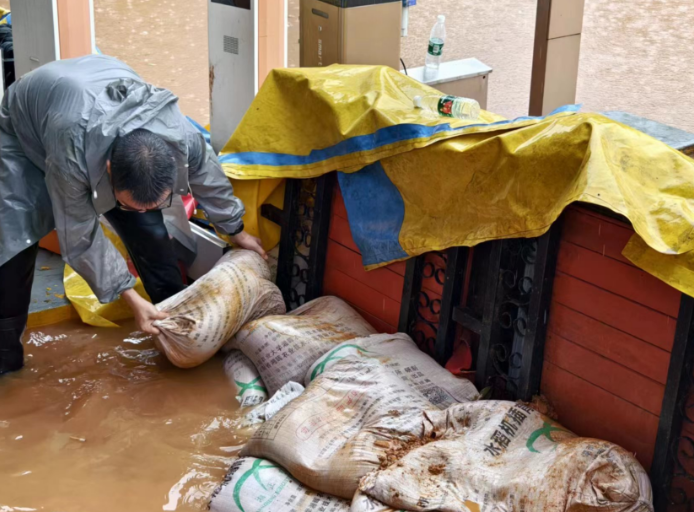 荧光绿、市政红……雨花区快速响应，全力应对强降雨天气