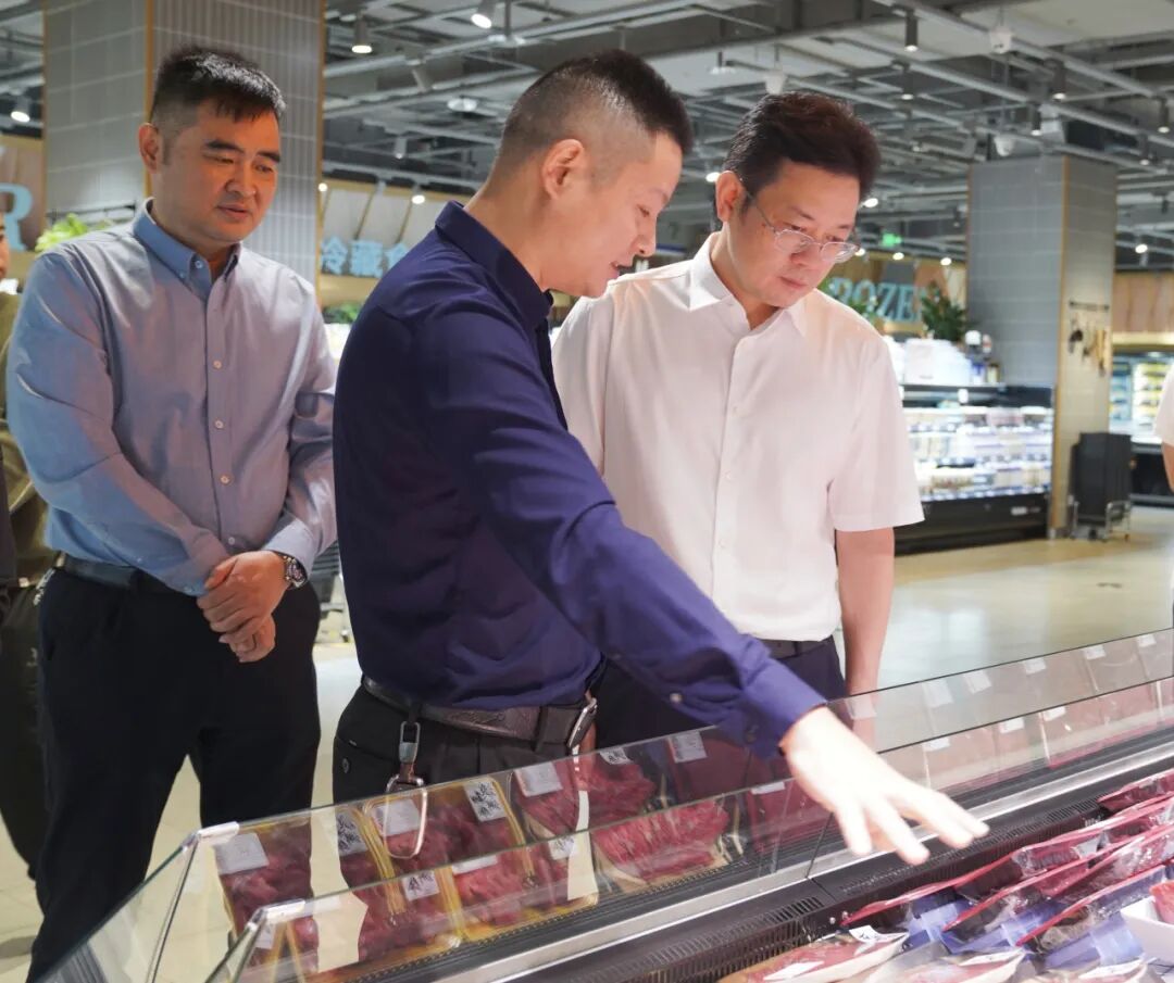 黄军其督导检查节前安全生产、食品 安全包保工作