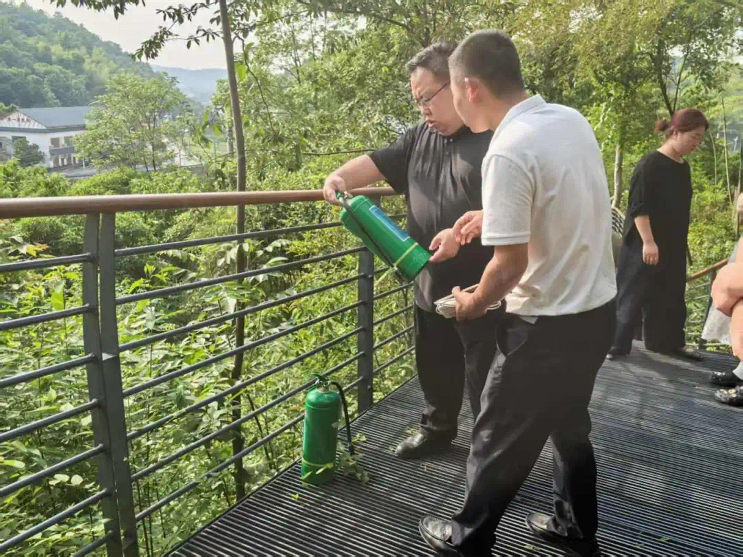 节前检查筑防线 平安护航迎“五一”！跳马镇开展节前安全生产专项检查