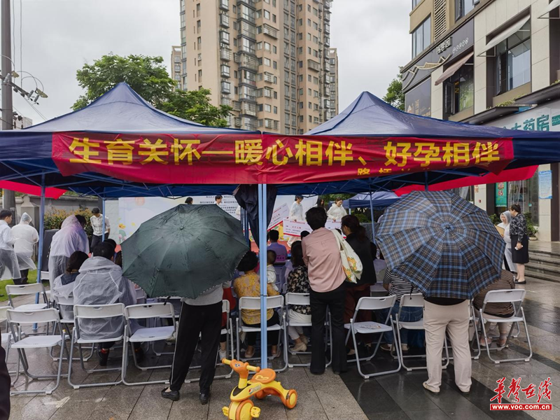 雨花亭街道路桥社区：开展“暖心相伴 好运相伴”生育关怀活动